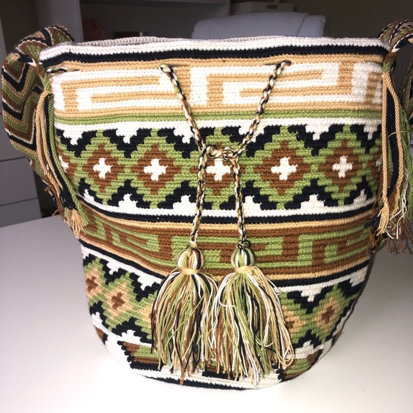 Authentic Handmade Colombian Wayuu Handbag - Picture 2 of 4